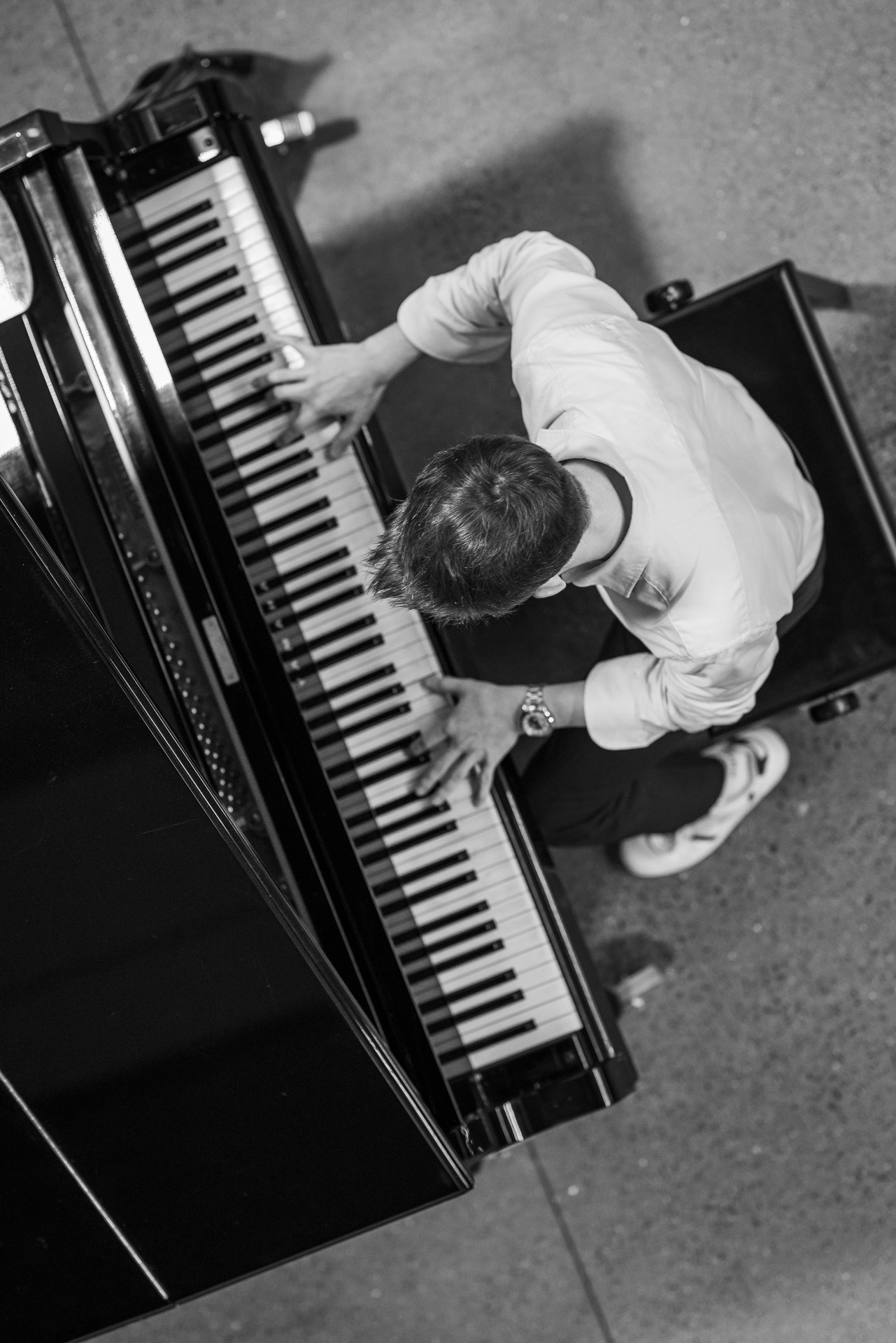 François Moriau au piano à queue lors de son concert à Saint-Vith